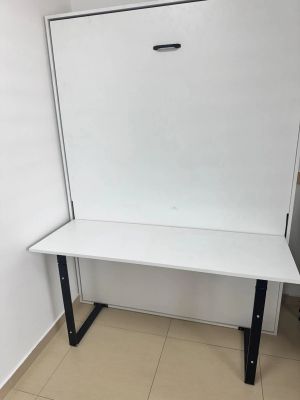 Sistem de pat rabatabil vertical, cu birou pliabil